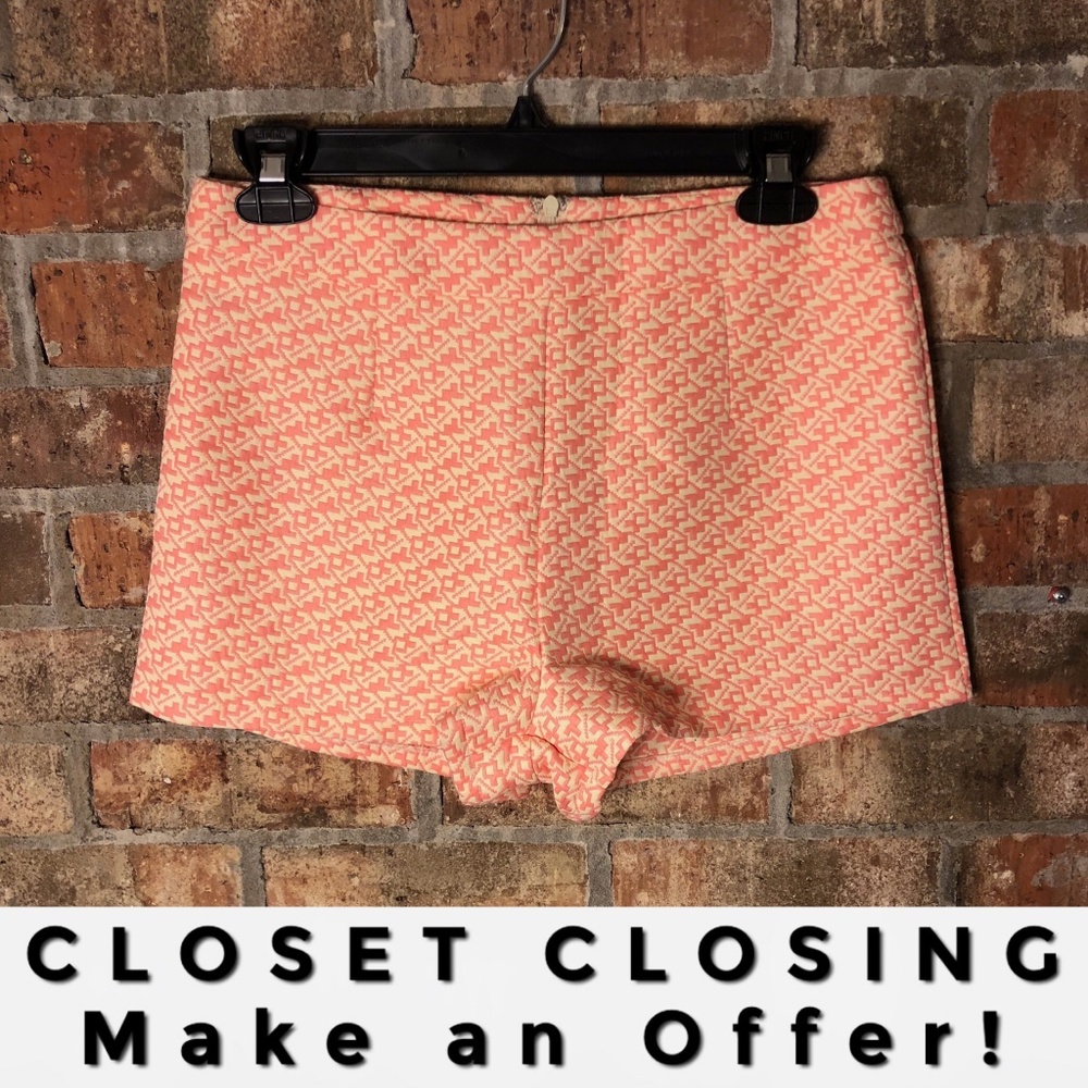 Faisca coral cream geometric patterned shorts